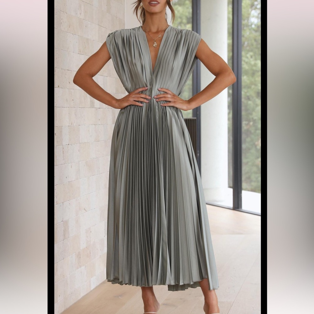 Semi-formal gray/silver pleated midi  dress